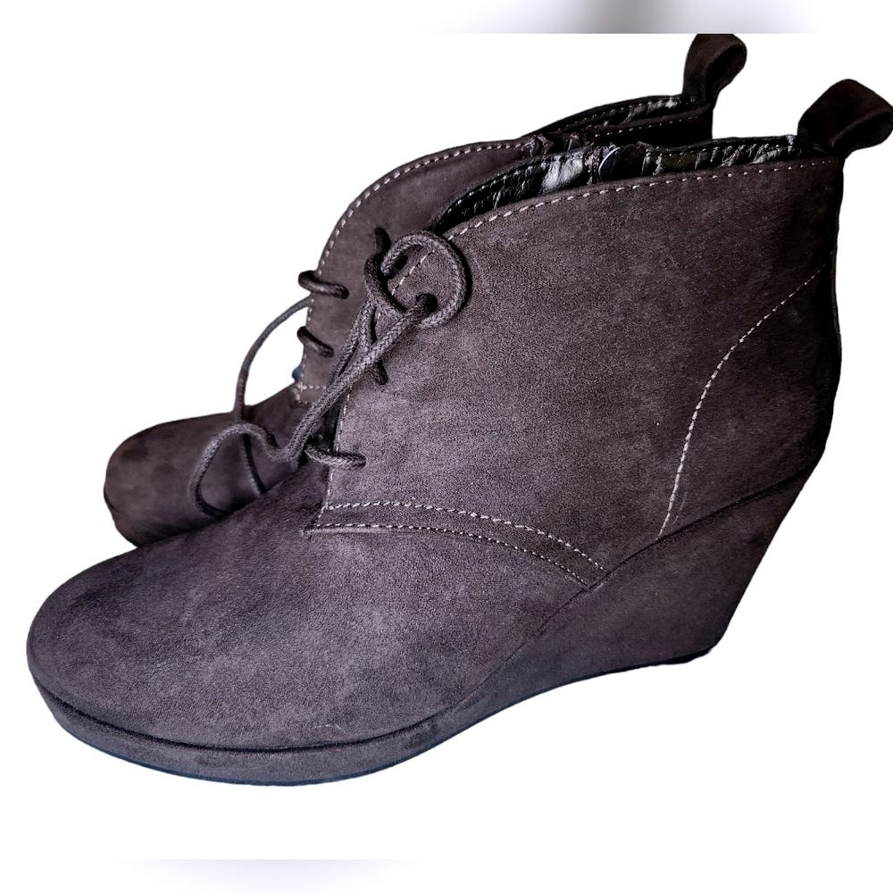 DV by Dolce Vita Brown Suede Wedge Ankle Booties Boots‎ Size 7